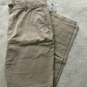 Old Navy Men's built-in flex khaki pants, 32x30, NWT